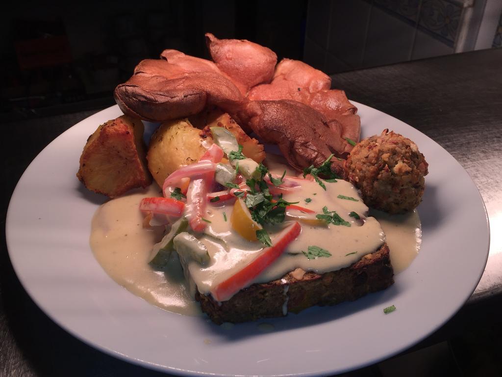 The Winchfield Inn Buitenkant foto