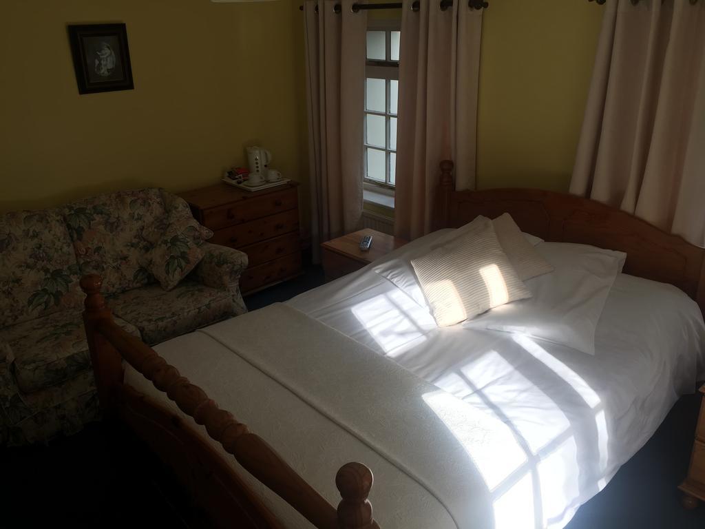 The Winchfield Inn Buitenkant foto