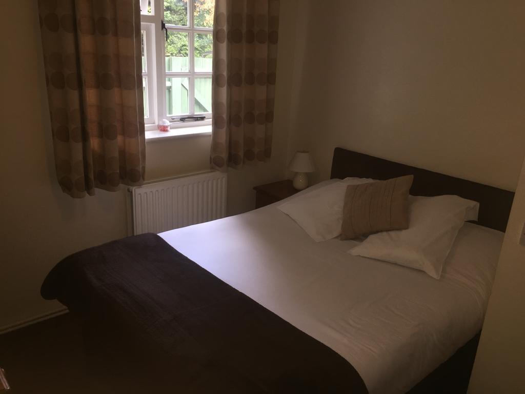 The Winchfield Inn Buitenkant foto
