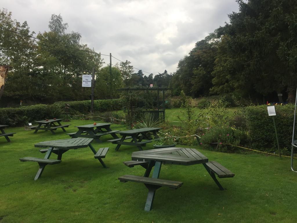 The Winchfield Inn Buitenkant foto