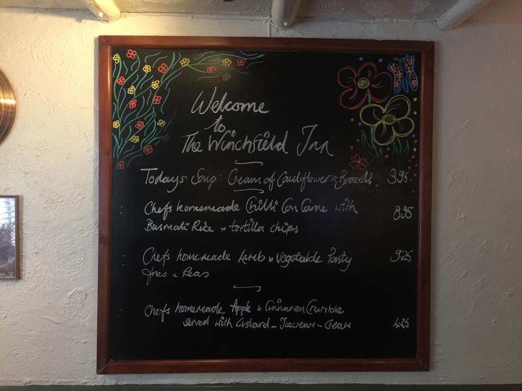 The Winchfield Inn Buitenkant foto