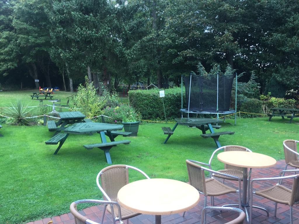 The Winchfield Inn Buitenkant foto