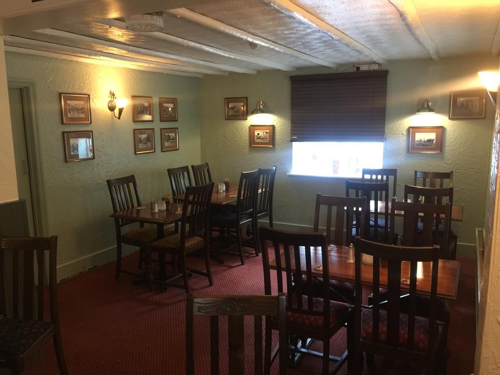 The Winchfield Inn Buitenkant foto
